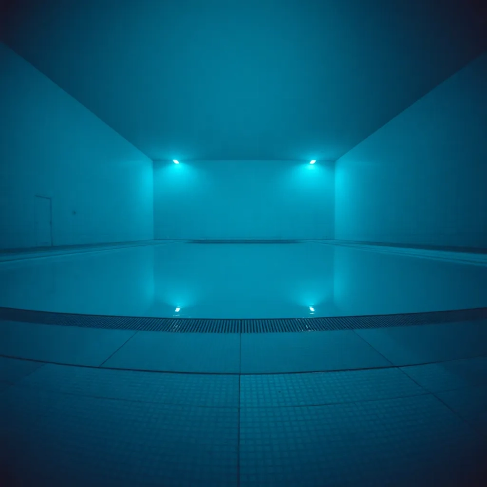 Czy na każdym basenie musi być ratownik