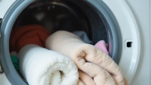 Czy można prać ręczniki z ubraniami