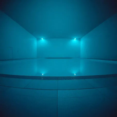 Czy na każdym basenie musi być ratownik