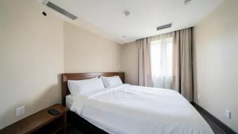 Czy w hotelach są kamery w pokojach