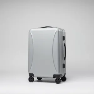 Duża lekka walizka na 4 kółkach