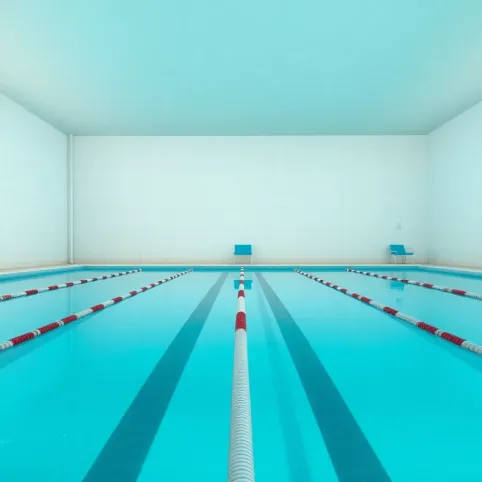 Ilu ratowników na basenie 25 m