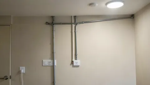 Instalacja Elektryczna W Pokoju Hotelowym