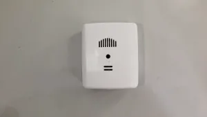 jak oszukać czujnik dymu w hotelu