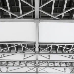 Sufit podwieszany z płyt gk konstrukcja krzyżowa