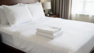 Składanie Pościeli W Hotelu